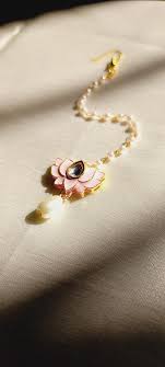 Minimalist Maang Tikka